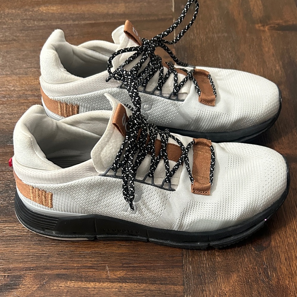 On Cloud Sneakers Women’s Size 8